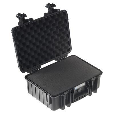 OUTDOOR resväska i svart med Skuminteriör 385x265x165 mm Volume: 16,6 L Model: 4000/B/SI